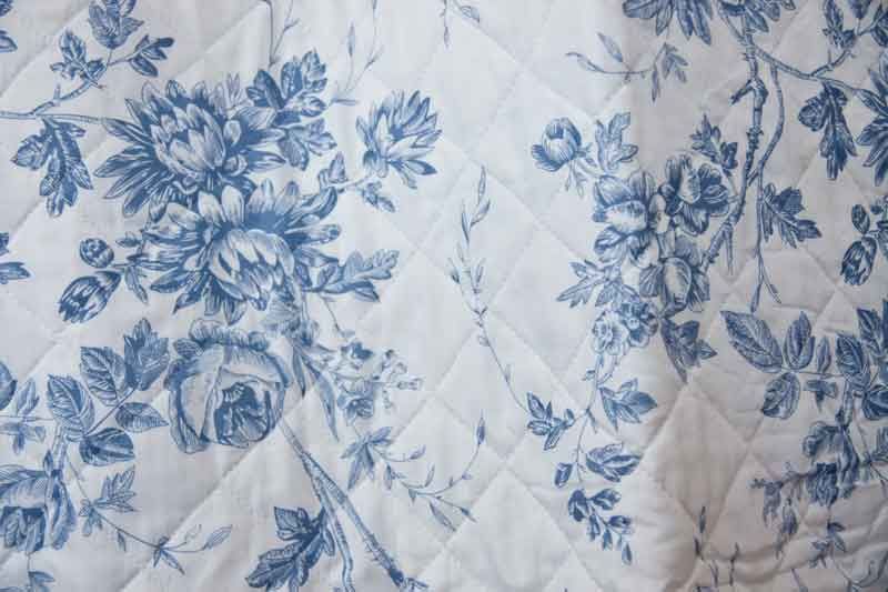 Tagesdecke Rosier Bleu 150 cm x 150 cm - Romantisch Wohnen ... Tagesdecke Rosier Bleu 150 cm x 150 cm - Romantisch Wohnen ...